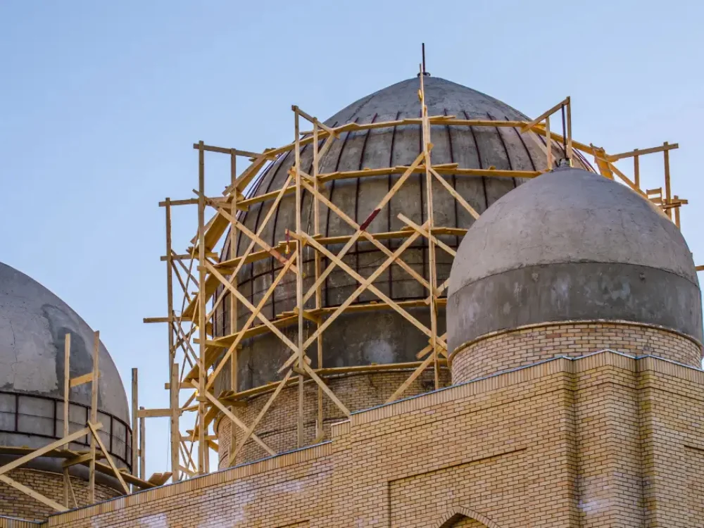 Travaux de construction et de rénovation du dôme d’une mosquée soutenus par Nazkot Farm.